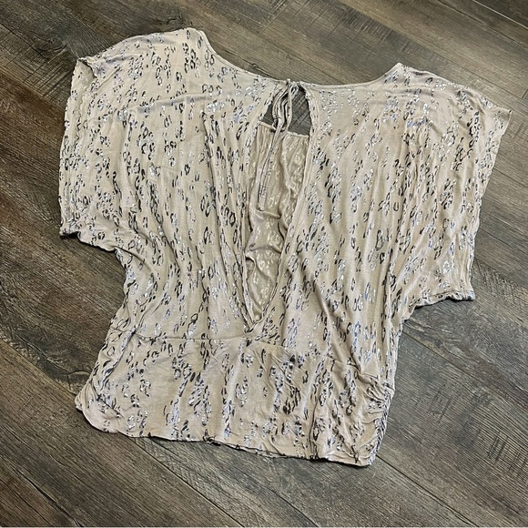 Express Size Medium Womens Dolman Style Leopard Animal Metallic Print Blouse Top - Picture 2 of 7